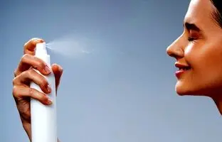 فواید استفاده از اسپری آب برای پوست رو می‌دونی؟! یاد بگیر!