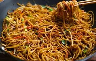 (ویدئو) طرز تهیه چاو مین سبزیجات، یک نودل چینی سالم، ساده و مقوی