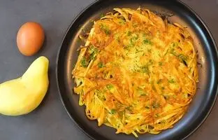 (ویدئو) یک روش ساده و متفاوت برای درست کردن سیب زمینی تخم مرغ