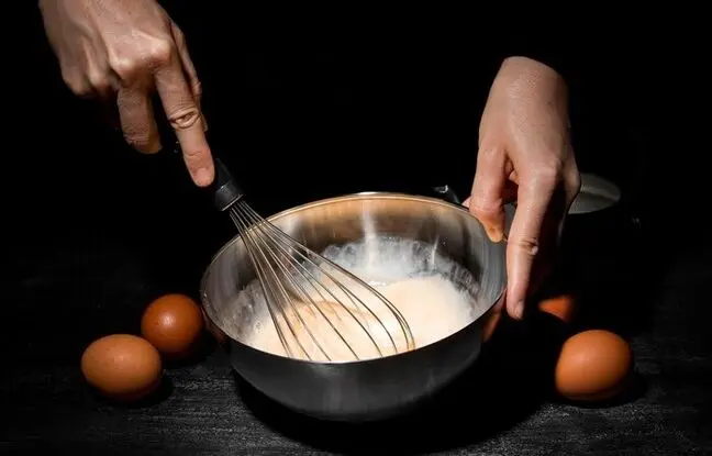 چرا پنکیک بوی تخم مرغ میده؟ + راه حل فوری پنکیک خانگی