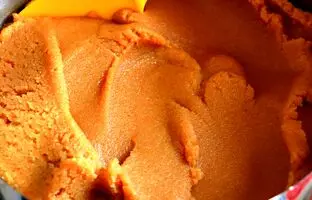 (ویدئو) طرز تهیه یک حلوای خوشمزه و ساده با آرد سمولینا