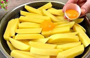 (ویدئو) با چهارتا سیب زمینی و دو عدد تخم مرغ این غذای متفاوت و خوشمزه رو درست کن