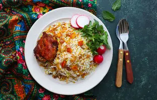(ویدئو) طرز تهیه رشته پلوی قالبی، یک غذای مجلسی با طعم و بویی بی نظیر