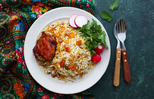 (ویدئو) طرز تهیه رشته پلوی قالبی، یک غذای مجلسی با طعم و بویی بی نظیر