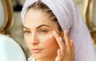 10 ترفند برای درخشان کردن پوست بدون نیاز به لوازم آرایش