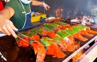 (ویدئو) غذای خیابانی در ترکیه؛ پخت انواع غذا با ماهی توسط دو آشپز مشهور
