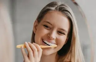 چگونه لکه های قهوه ای دندان را از بین ببریم؟