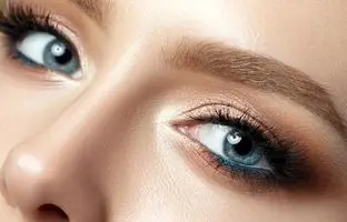 بهترین رنگ سایه چشم برای چشم آبی ها