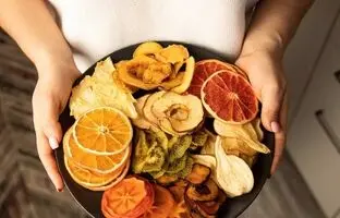ساده ترین روش‌های تهیه میوه خشک خانگی برای عید