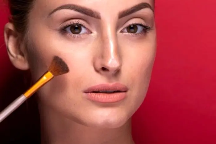 ترفند ساده آرایشی برای زاویه سازی فک