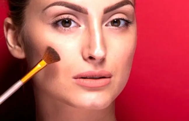 ترفند ساده آرایشی برای زاویه سازی فک