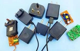 (ویدئو) 5 روش هوشمندانه برای استفاده دوباره از شارژهای قدیمی گوشی