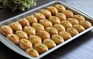 (ویدئو) ساده ترین روش تهیه شیرینی سمولینا مناسب ماه رمضان