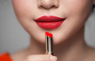 با این تکنیکا محاله رژلبت پاک بشه!