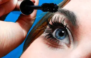 کدام رنگ ریمل برای هر رنگ چشم مناسب است؟