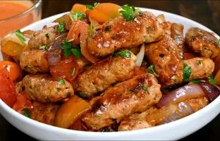 (ویدئو) طرز تهیه کوفته کباب مرغ عربی با سس مخصوص، یک غذای مجلسی متفاوت