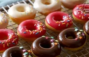 (ویدئو) طرز تهیه دونات رنگی به سبک آشپز کره ای، بچه ها عاشقش میشن