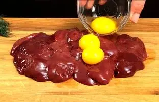 (ویدئو) با 700گرم جگر مرغ و 3عدد تخم مرغ یه غذای خوشمزه و با پروتئین بالا درست کن
