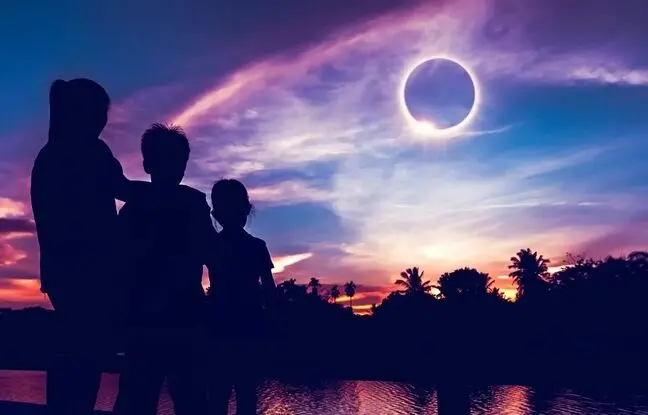 (ویدئو) لحظه هیجان انگیز خورشید گرفتکی کامل بر فراز آبشار نیاگارا