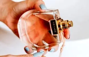 از این 7 عطر استفاده نکن که سنت رو بالا می برن!