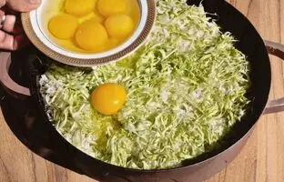 (ویدئو) با 6تا تخم مرغ، کلم برگ و فلفل دلمه ای یه غذای سریع اما بسیار خوشمزه درست کن