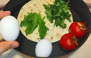 (ویدئو) اگه 2 تا تخم مرغ و 2تا گوجه داری املت درست نکن، این غذای متفاوت رو درست کن