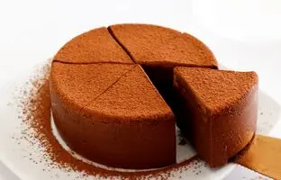 (ویدئو) با کمترین مواد اولیه و بدون فر این دسر شکلاتی مجلسی رو درست کن