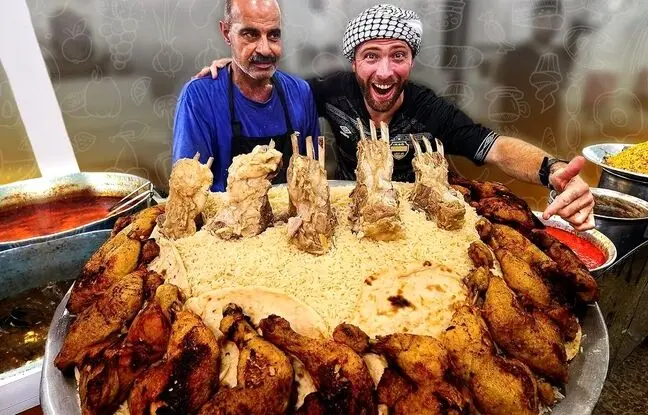 (ویدئو) غذای خیابانی محبوب در عراق؛ از آب نخود و املت گوشت تا کباب کوبیده