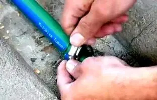 (ویدئو) 5 ترفند مهم لوله کشی؛ از پوشاندن سوراخ لوله تا وصل کردن شیر آب