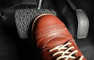(ویدئو) اگر ترمز خودرو برید این گونه متوقفش کنید