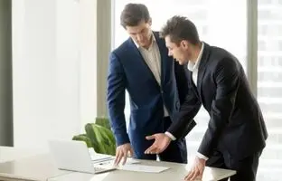 آموزش رفتار حرفه ای با همکار بد و مشکل ساز