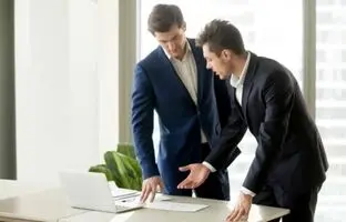 آموزش رفتار حرفه ای با همکار بد و مشکل ساز
