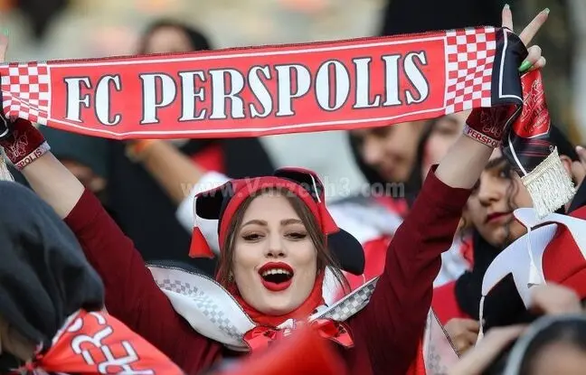 (ویدئو) ظاهر جالب یک هوادار خانم پرسپوليس با استایل سرخپوستی!