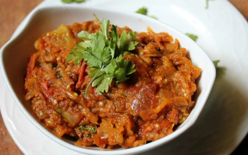طرز تهیه پوره بادمجان هندی؛ یک غذای فوری و بسیار خوشمزه