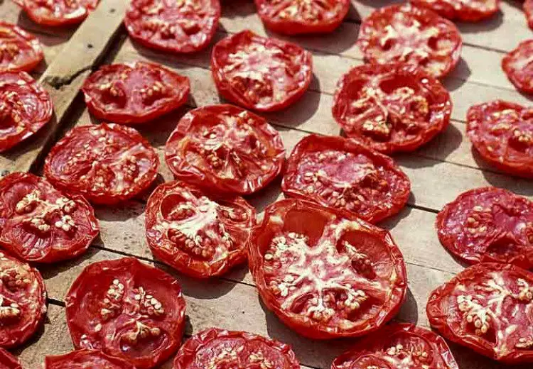 (ویدئو) آموزش اصولی خشک کردن گوجه در خانه