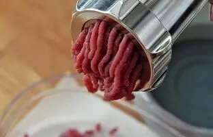 (ویدئو) یک ترفند جدید و ساده برای تیز کردن تیغه کند شده چرخ گوشت