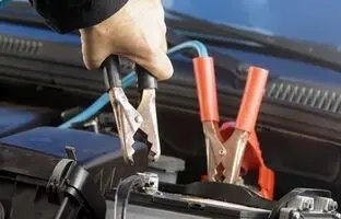 (ویدئو) نحوه صحیح باتری به باتری کردن خودرو