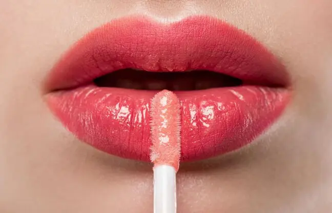 8 روش عالی برای احیای رژ لب مایع خشک شده