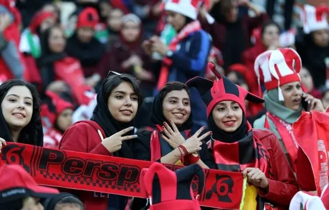 (ویدئو) حمله سپاهانی ها با سنگ به هواداران زن پرسپولیس!
