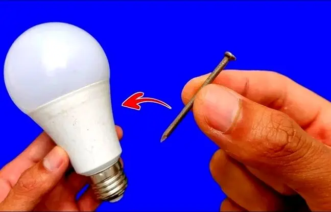 (ویدئو) چطور با یک عدد میخ، لامپ ال ای دی(LED) قدیمی را تعمیر کنیم؟