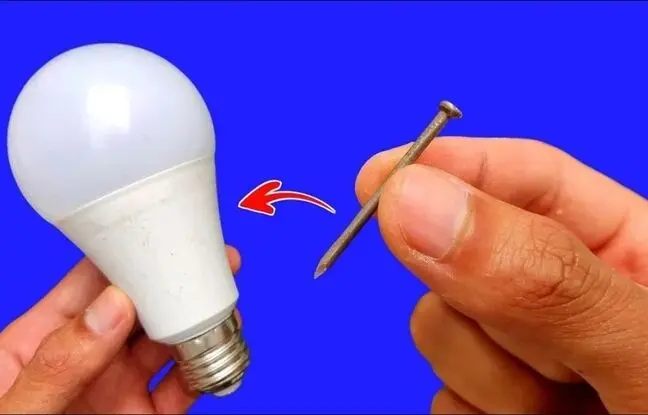 (ویدئو) چطور با یک عدد میخ، لامپ ال ای دی(LED) قدیمی را تعمیر کنیم؟