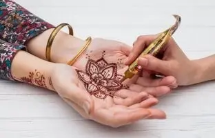 آموزش کامل درست کردن حنا برای طراحی و تاتو موقت روی پوست