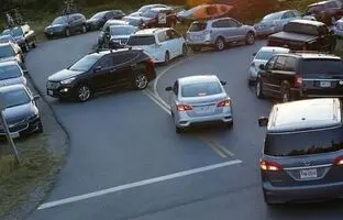 (ویدئو) چند ترفند رانندگی از این خانم یاد بگیرید