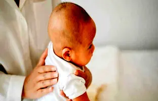 (ویدئو) ترفند کاربردی برای از بین بردن سکسکه در کودکان
