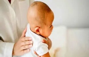 (ویدئو) ترفند کاربردی برای از بین بردن سکسکه در کودکان