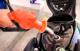 (ویدئو) موتور سواران هنگام سوخت گیری به این نکات توجه کنند
