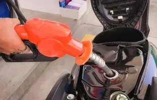 (ویدئو) موتور سواران هنگام سوخت گیری به این نکات توجه کنند