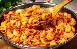 (ویدئو) طرز تهیه پاستای گوشت و سبزیجات، ساده و خوشمزه