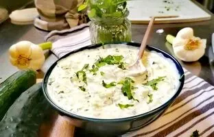 (ویدئو) زاتزیکی؛ تاحالا این ماست و خیار یونانی رو خوردی، معرکه ست!