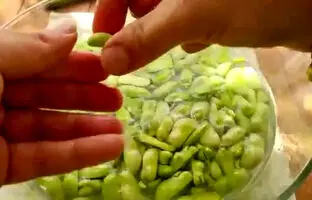 (ویدئو) 2 روش درخشان و خلاقانه برای پاک کردن سرعتی باقالی در خانه
